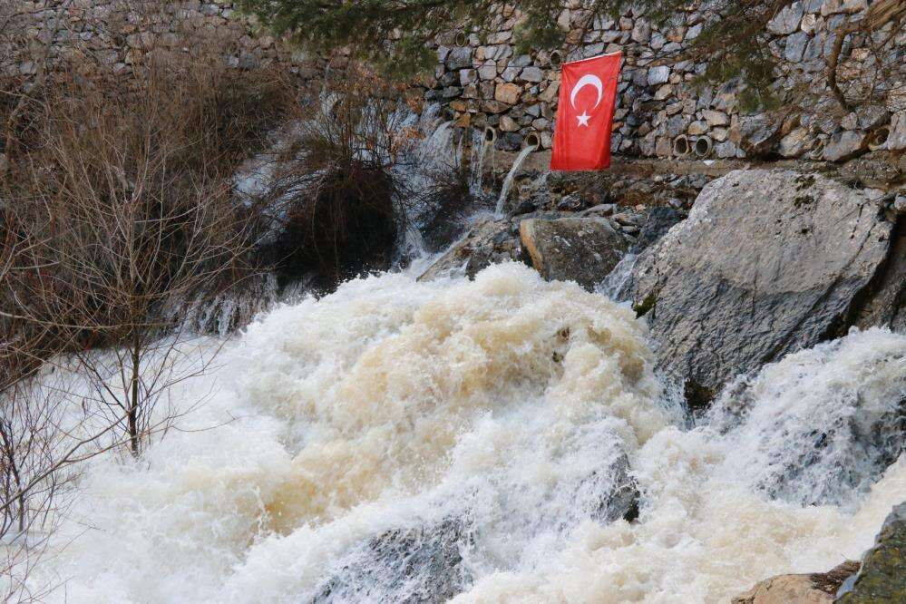 Konya’da kar suları Göksu’yu yeniden coşturdu 5